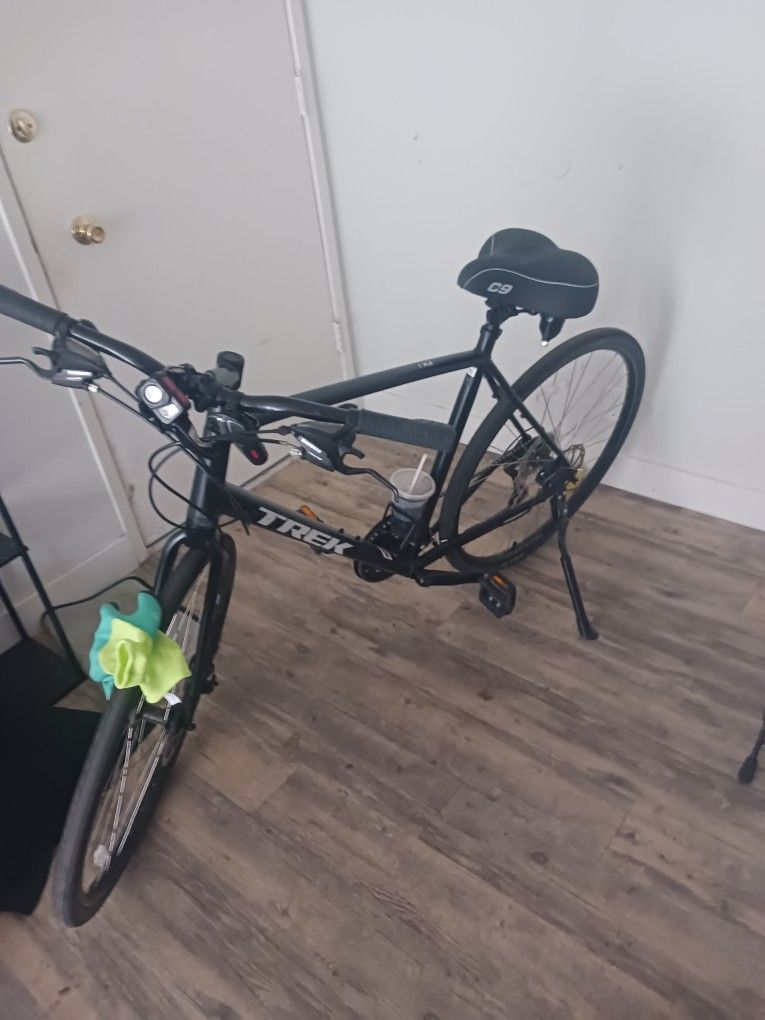 Trek XL 700cc X 35 28 Inch Rims Flawless Ride