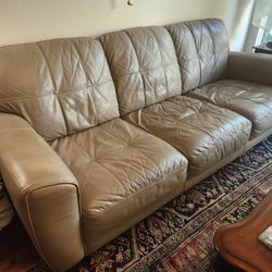 Leather couch in very good condition
