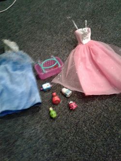 5 shopkins and two doll dresess