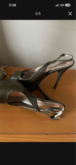 There very nice shoes the size is 8.5 The color is Gray