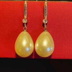 Elegant Pearl Teardrop Earrings 