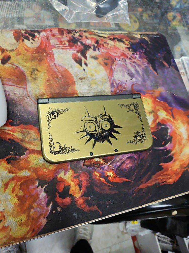 New Nintendo 3DS XL (Legend of Zelda Majora's Mask Edition) Moded Whit 20 Games