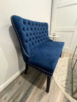 Dining bench (2) and chairs (4)