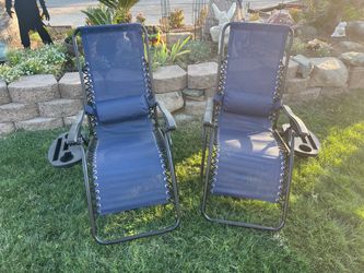 2 zero gravity loungers