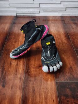 Vibram FiveFingers Trek Ascent Insulated Black Pink Toe Shoes Boots Women’s 39