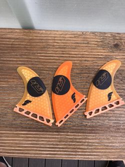 Futures Hayden Small Tri Fin Set Surfing 