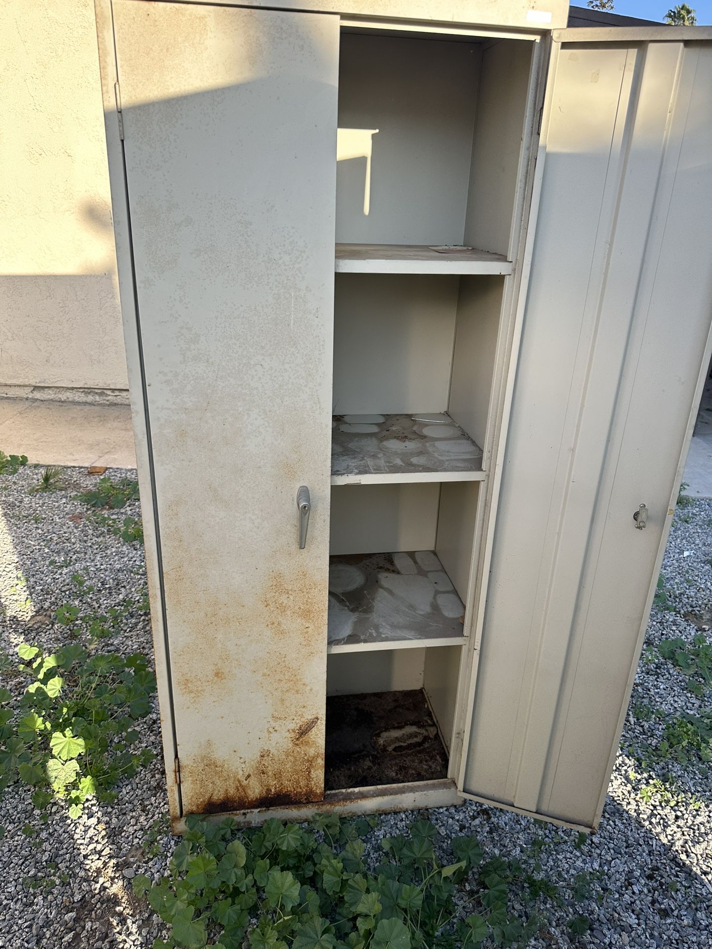 Six shelf cabinet with key