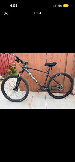 Giant Small Size Mountain Bike with Maxxis Tires