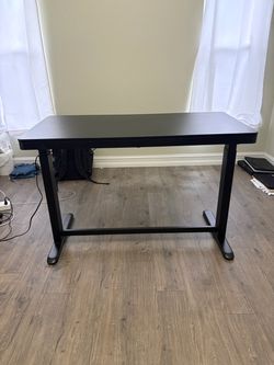 Adjustable desk