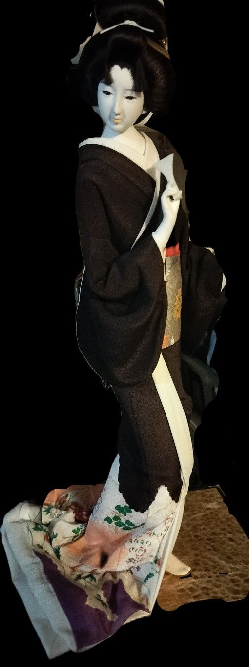 Vintage Geisha Statue