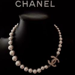New Chanel CC classic pearl necklace for Sale in Lakewood, CO - OfferUp