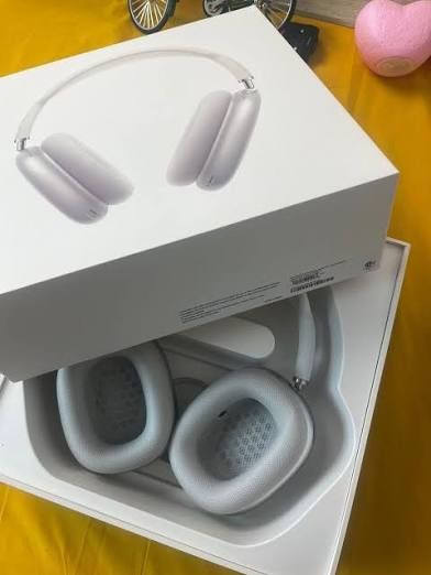 AirPod Maxes
