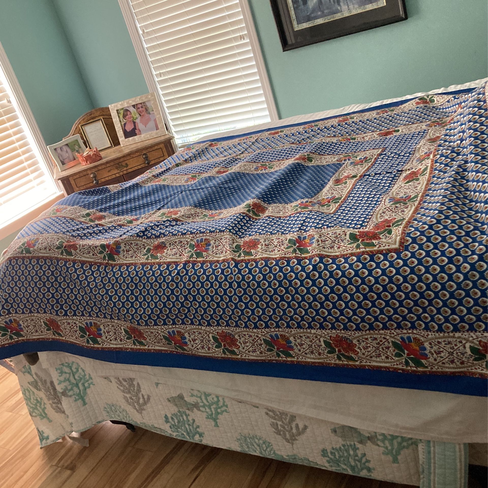 beautiful table cloth