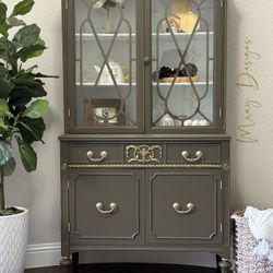✨Gorgeous Custom Vintage Hutch/Cabinet/Linen Cabinet ✨