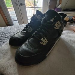 Size 4y - Jordan 4 Retro oreo 2015