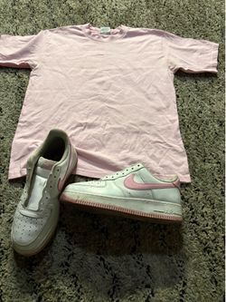 T-shirt and air forces