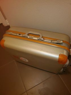 I  CASE  LUGGAGE
