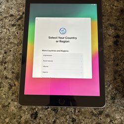 iPad  7th Gen WiFi Only 32gb