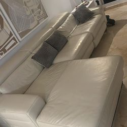 Sofá seccional blanco / White sectional sofa