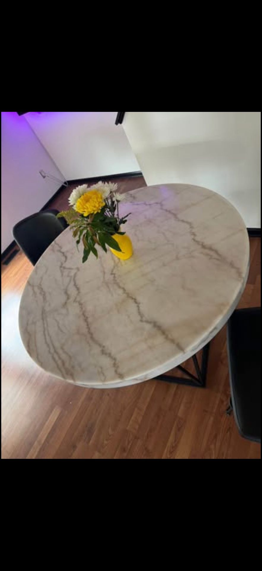 While dinner set - Table and 2 chairs