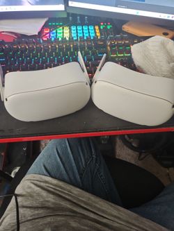 2 Oculus Quest 2 Headsets โ 128GB & 256GB โ $220 OBO