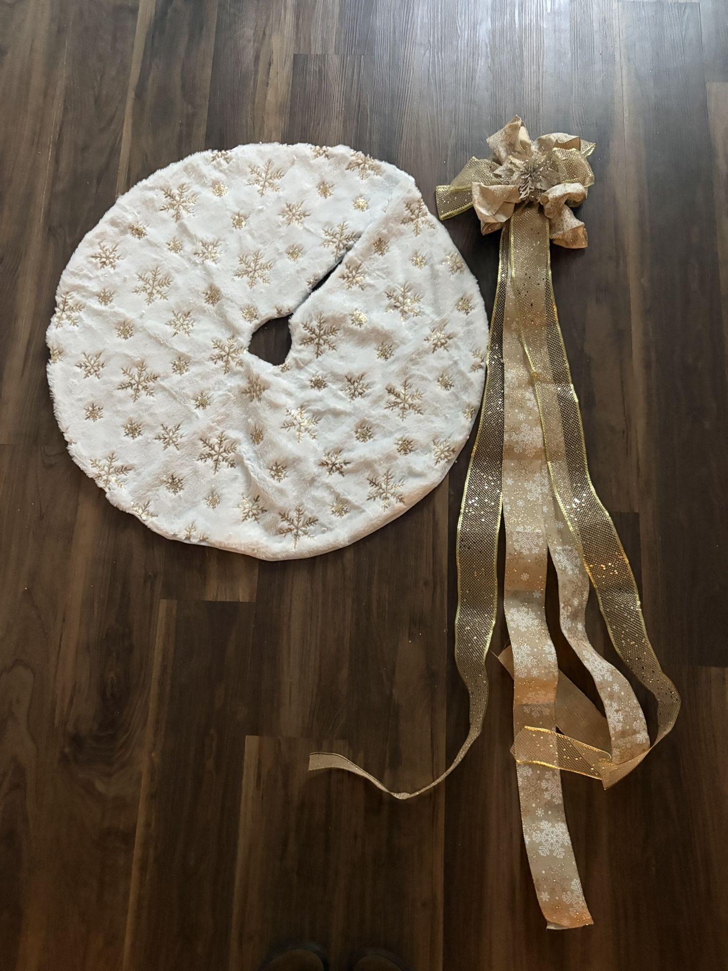 Tree Skirt + Bow Set 