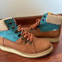 TOMS Mesa LIKE NEW Womens Waterproof Hazel Brown Leather Cuffed Ankle Hiking Boots Size 6W