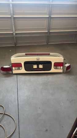 1998 Honda civic trunk lid and tail light with back up camera