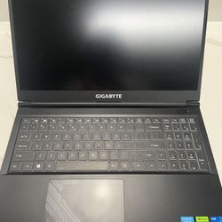 GIGABYTE 4060 32GB RAM 500GB SSD 144HZ REFRESH RATE