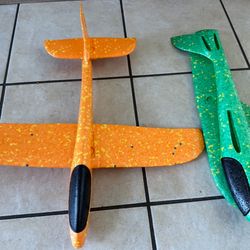 2 pack Foam Airplanes
