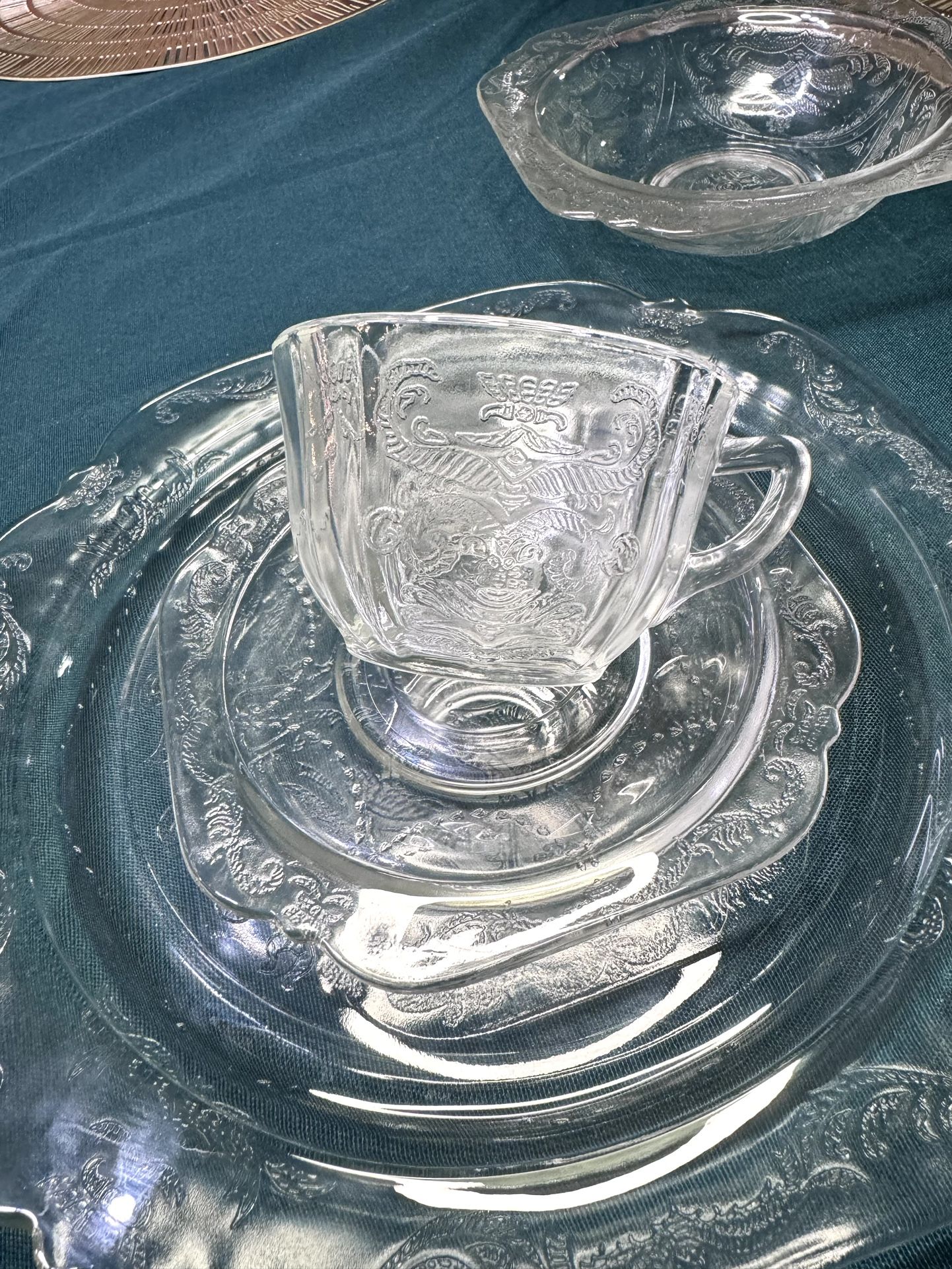 8 Person vintage Played And Cups