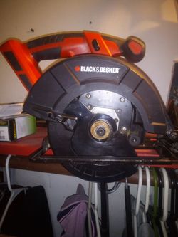 Black and Decker Saw $5