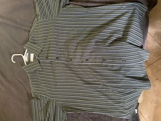 Men's Striped Button-Down Short Sleeve Shirt