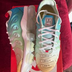 Women’s Nike vapor max plus