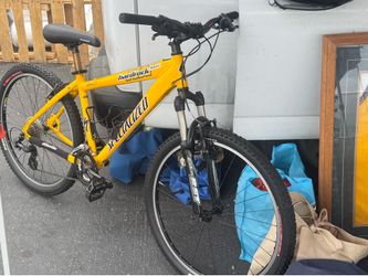 Especialized bike size wheels 26 like new $160 aluminum Fontana pickup only