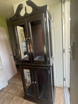 Gabinet Or Curio