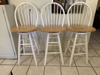 Swiveling wooden stools