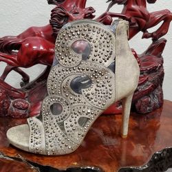 Giani Bini Heels Size 9.5 Women Boots/Sandals Silver/grey