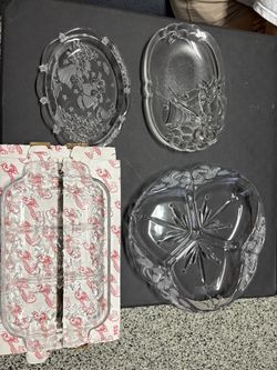 Set of Glass Decorative Christmas Plates