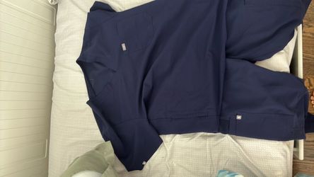 Fig scrubs like new