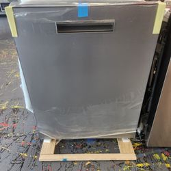 New Cafe 24 Inch Top Controls Dishwasher Modern Glass Finish  Still Wrap In Original Package