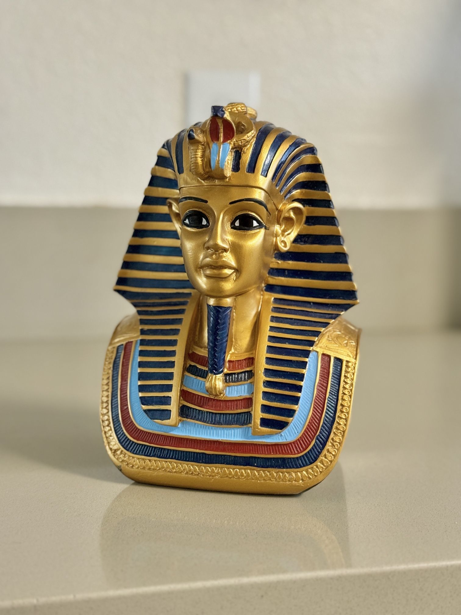 egyptian decor king tut gold
