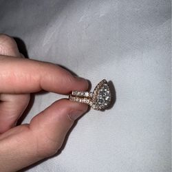 Pear-shaped Bridal Set 