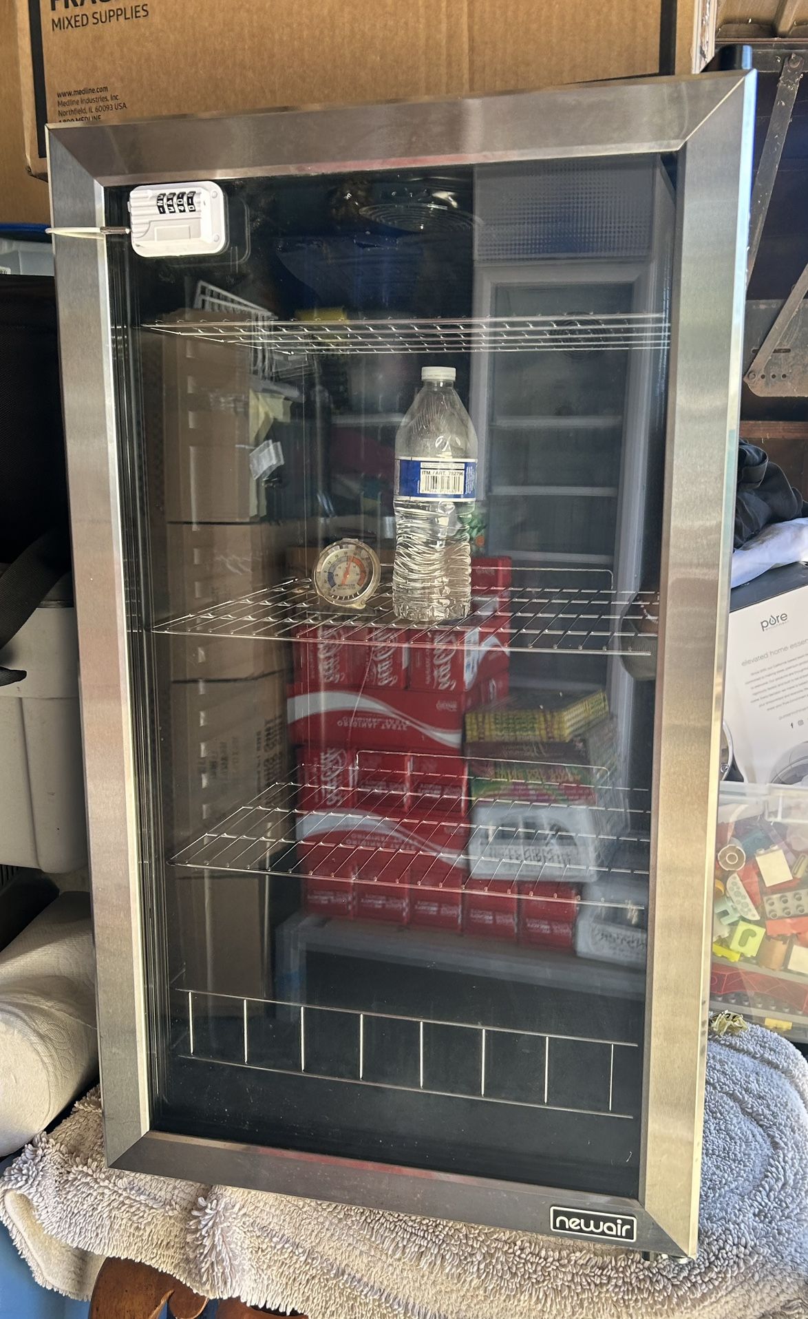 NEWAIR REFRIGERATOR 18.9”
