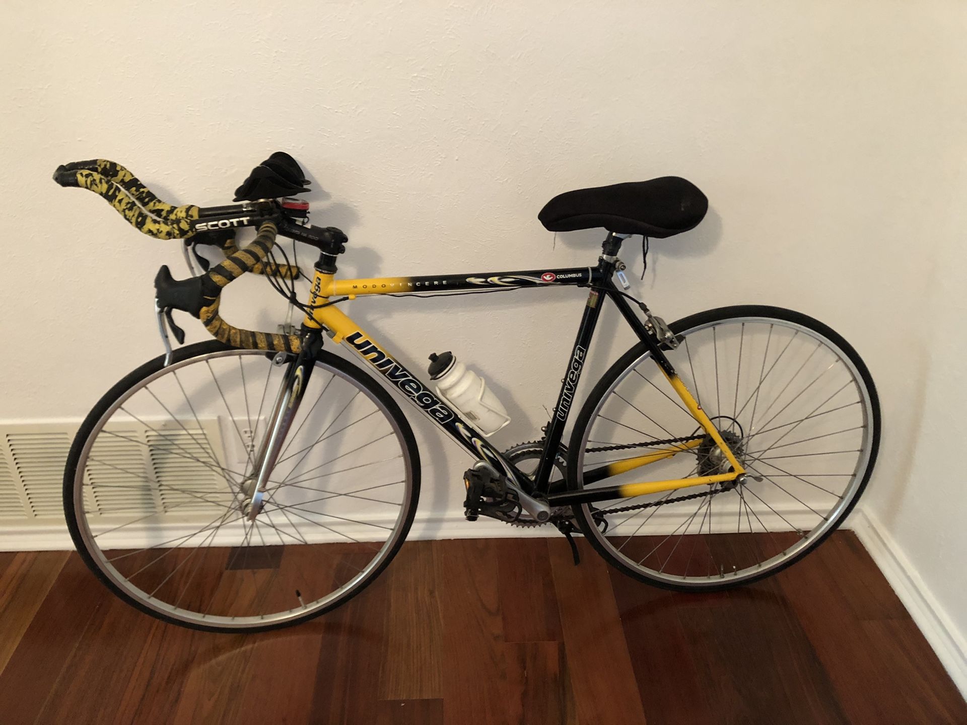 Road bike 2001 Univega Modo Vincere for Sale in Benbrook, TX - OfferUp
