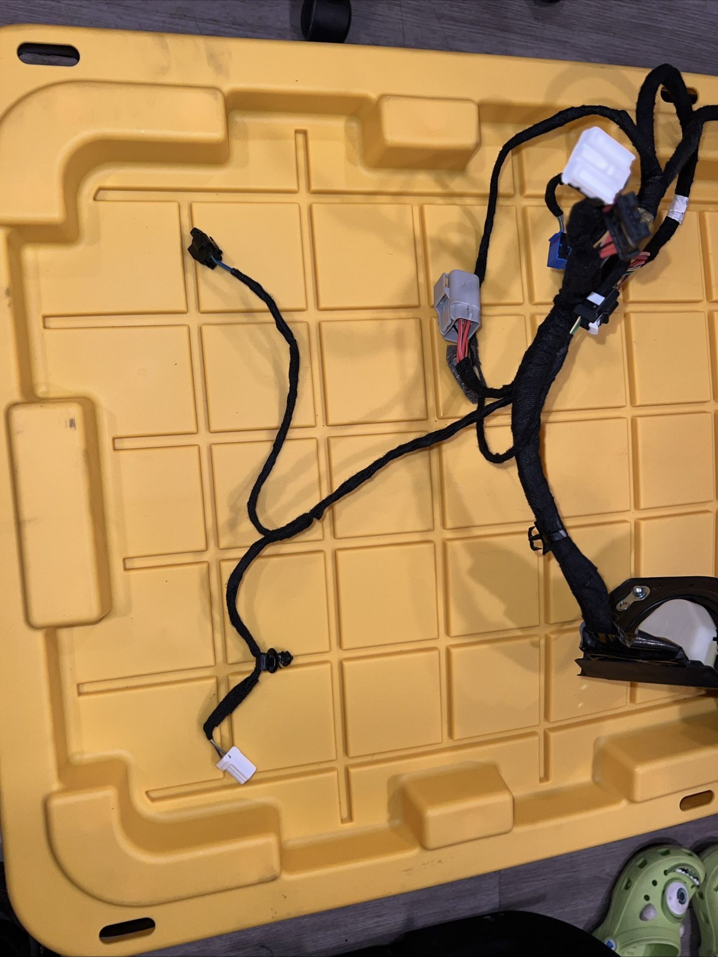 Genuine Mopar Front RH Door Wiring (contact info removed)4AC Dodge Ram 2500 19-24
