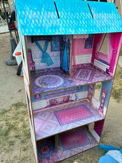 Elsa & Anna doll house
