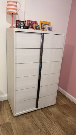 El Dorado Tivo Italian Chest of Drawers – Excellent Condition – $350 OBO