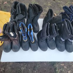 snow boots Size 4 youths