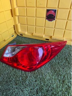 2011 Hyundai Sonata Right/Passenger side tail light
